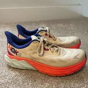 Hoka One One Arahi 6 running shoes, women’s size 9/EU41